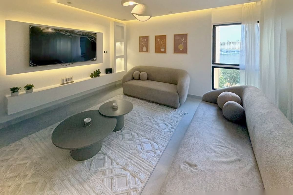 Living room with Nile window